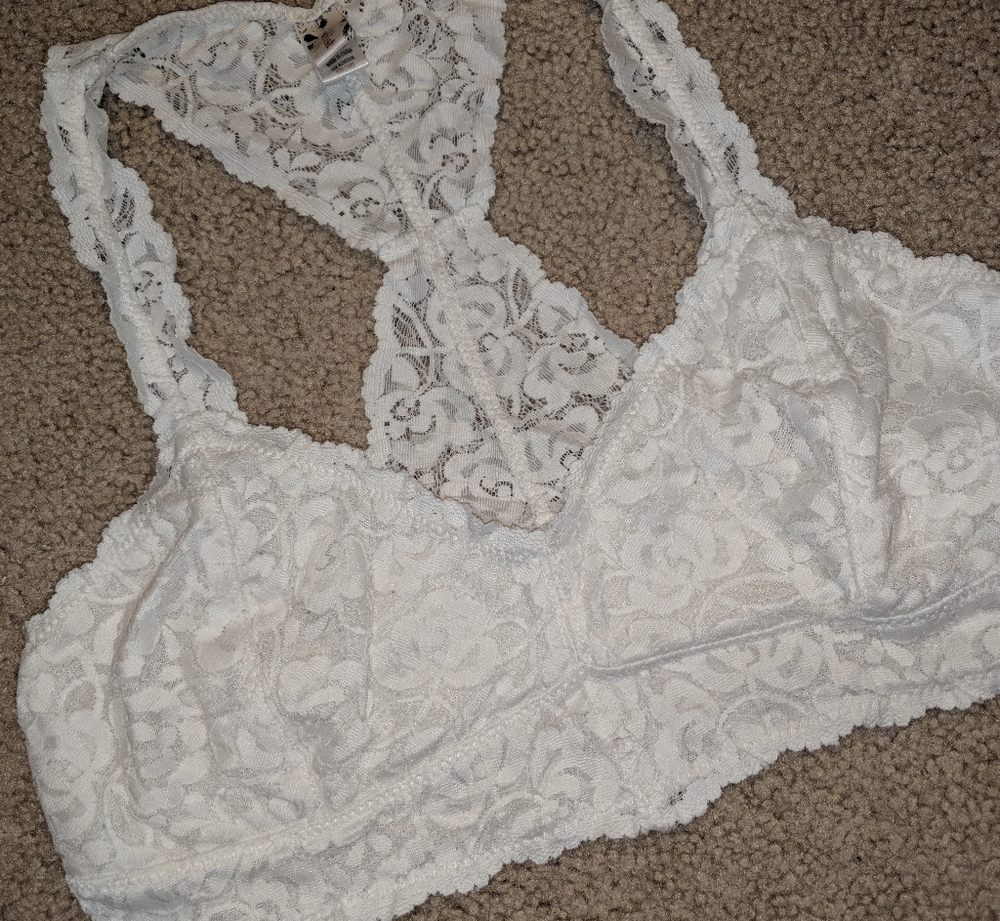 White lace bralette - lined - white / ivory - large - subtle floral pattern